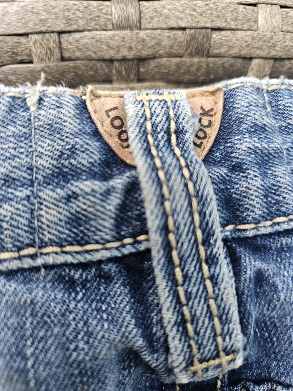 🚨CLEARANCE🚨 Ariat Light Blue Straight Fit Jeans with Tan Stitching - Picture 7 of 11